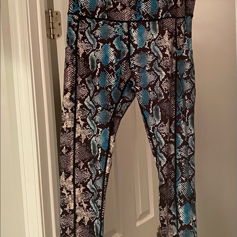 🎉Snakeskin Athletic Leggings Size Large